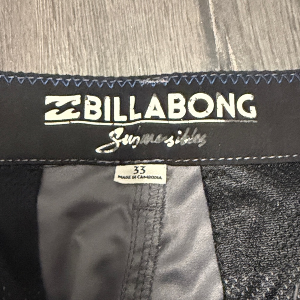 Billabong Men's Charcoal Flat Front Shorts - Picture 2 of 3